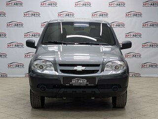 2018 Chevrolet Niva I Рестайлинг, серый, 579000 рублей, вид 2