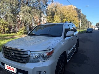 2014 Toyota Land Cruiser 200 Series Рестайлинг 1, белый, 4200000 рублей, вид 2