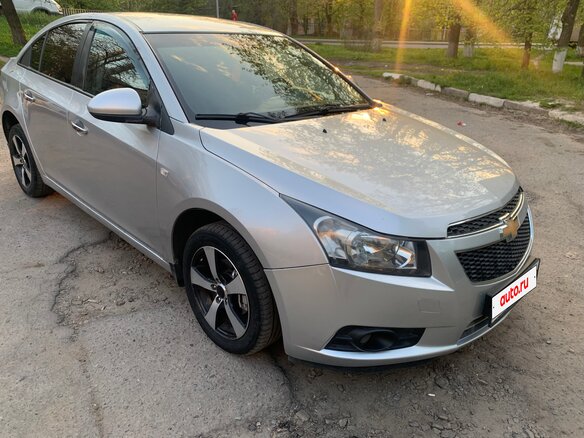 2011 Chevrolet Cruze I, серебристый, 650000 рублей - вид 2