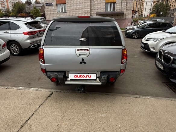 2010 Mitsubishi L200 IV, серебристый, 1300000 рублей - вид 4