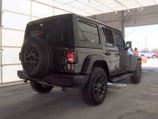 2024 Jeep Wrangler IV (JL) Рестайлинг, чёрный, 5500000 рублей, вид 3
