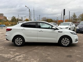2015 Kia Rio III Рестайлинг, белый, 1080000 рублей, вид 5