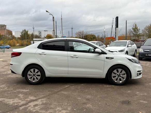 2015 Kia Rio III Рестайлинг, белый, 1080000 рублей - вид 4