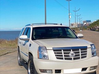 2008 Cadillac Escalade III, белый, 1350000 рублей, вид 2
