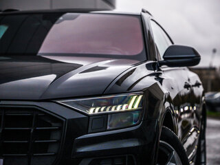 2021 Audi Q8 45 TDI I (4M), чёрный, 5399000 рублей, вид 2