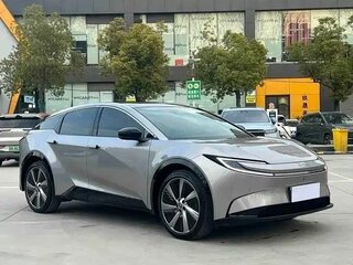 2026 Toyota bZ5 550, серый, 4373400 рублей, вид 4