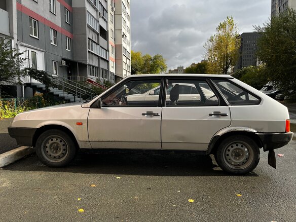 2002 Lada (ВАЗ) 21093i, серебристый, 120000 рублей - вид 3