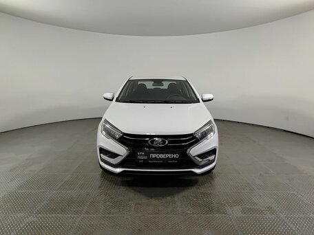 2023 Lada (ВАЗ) Vesta I Рестайлинг (NG), белый, 969520 рублей, вид 2