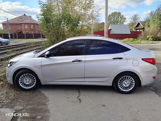 2015 Hyundai Solaris I Рестайлинг, серебристый, 750000 рублей, вид 2
