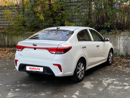 2018 Kia Rio IV, белый, 1180000 рублей, вид 4