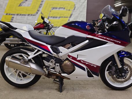 2019 Honda VFR 800, белый, 735000 рублей, вид 4