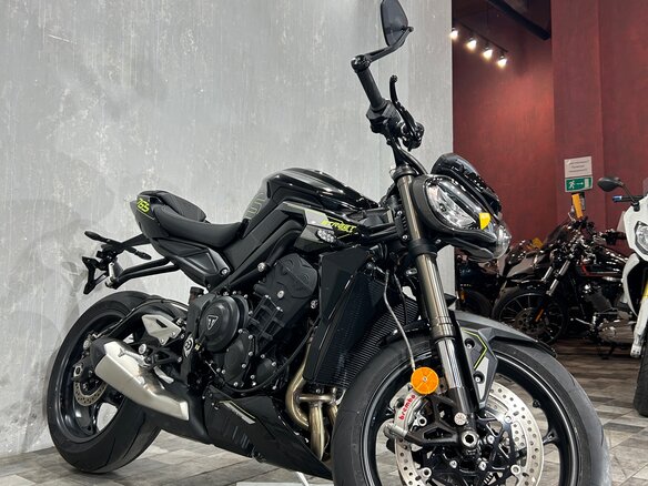 2025 Triumph Street Triple, чёрный, 1299000 рублей - вид 6