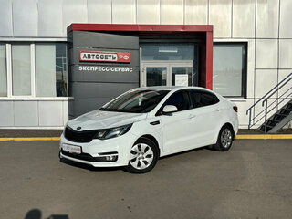 2016 Kia Rio III Рестайлинг, белый, 695033 рублей, вид 3
