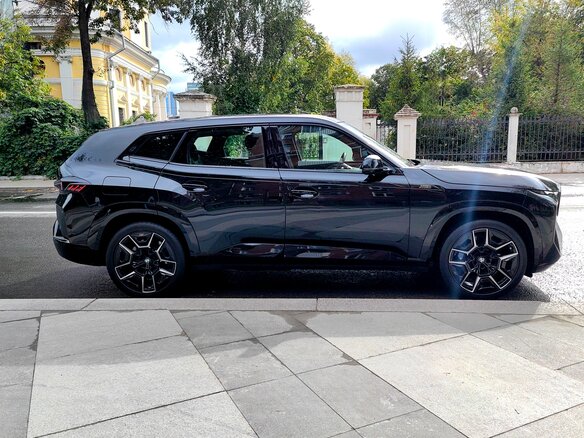 2023 BMW XM, чёрный, 15200000 рублей - вид 2