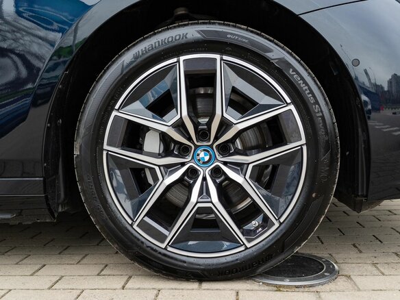 2025 BMW i5 Long eDrive35L, чёрный, 6690000 рублей - вид 6