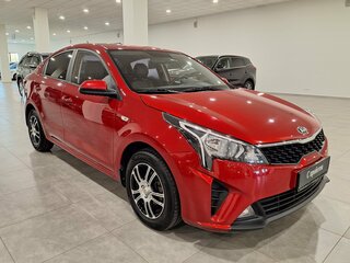 2020 Kia Rio IV Рестайлинг, красный, 1690000 рублей, вид 4