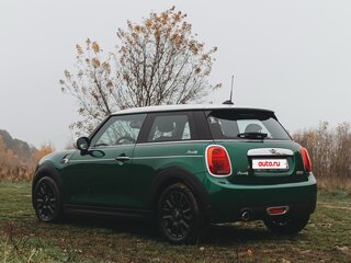 2021 Mini Hatch Cooper III (F55/F56) Рестайлинг, белый, 2500000 рублей, вид 4