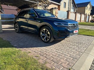 2022 Volkswagen Touareg III, синий, 7450000 рублей, вид 2
