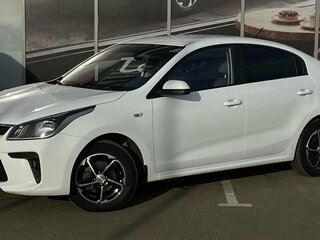 2017 Kia Rio IV, белый, 1290000 рублей, вид 1