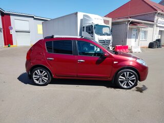 2010 Renault Sandero I, красный, 665000 рублей, вид 4