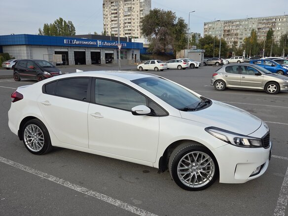 2017 Kia Cerato III Рестайлинг (Classic), белый, 1590000 рублей - вид 8