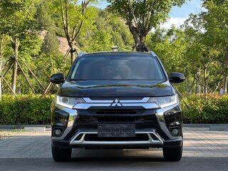 2022 Mitsubishi Outlander III Рестайлинг 3, чёрный, 1840000 рублей, вид 2