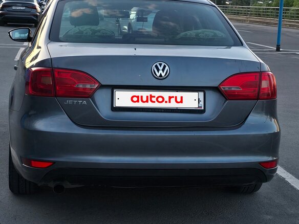2014 Volkswagen Jetta VI Рестайлинг, серый, 1150000 рублей - вид 4