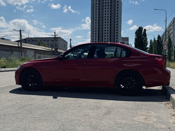 2012 BMW 3 серии 320d VI (F3x), красный, 1800000 рублей - вид 4