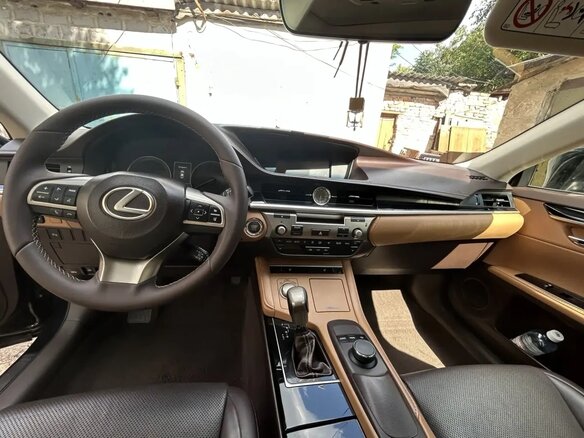 2017 Lexus ES 250 VI Рестайлинг, чёрный, 3500000 рублей - вид 8