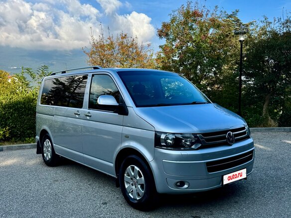2010 Volkswagen Caravelle T5 Рестайлинг, серебристый, 1800000 рублей - вид 1