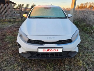 2023 Kia Cerato IV Рестайлинг, белый, 2444000 рублей, вид 1