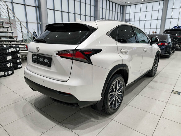 2015 Lexus NX 200 I, белый, 2650000 рублей - вид 4