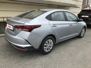 2022 Hyundai Accent V Рестайлинг, серебристый, 1700000 рублей, вид 3