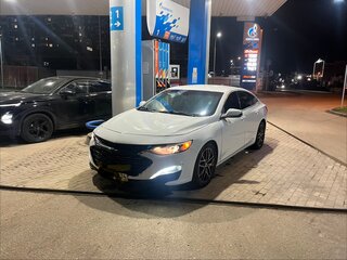 2019 Chevrolet Malibu IX Рестайлинг, белый, 1500000 рублей, вид 1