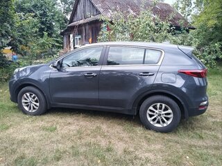 2020 Kia Sportage IV Рестайлинг, серый, 1880000 рублей, вид 4
