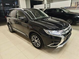 2018 Mitsubishi Outlander III Рестайлинг 3, чёрный, 2050000 рублей, вид 2