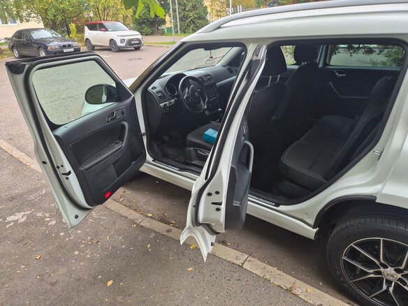 2016 Skoda Yeti I Рестайлинг, белый - вид 4