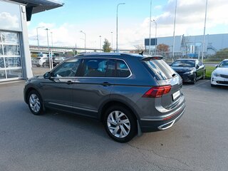 2021 Volkswagen Tiguan II Рестайлинг, серый, 2350000 рублей, вид 4