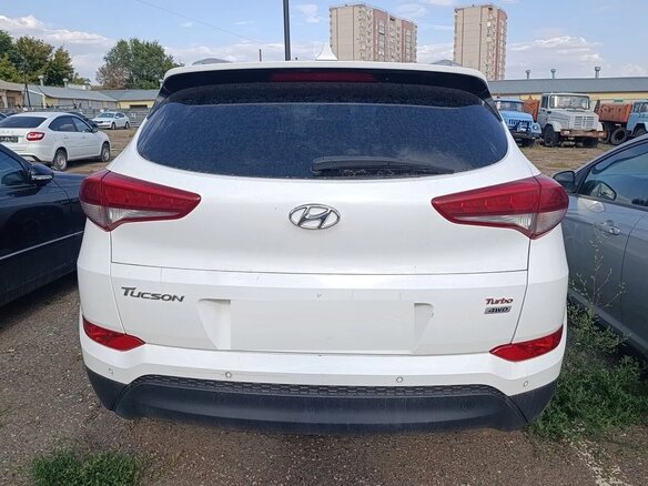 2015 Hyundai Tucson III, белый, 1600000 рублей - вид 3