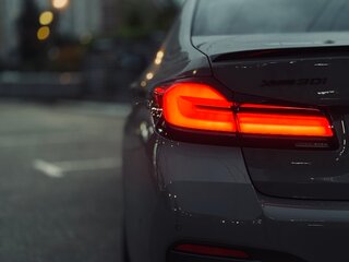 2020 BMW 5 серии 530i xDrive VII (G30/G31/G38) Рестайлинг, серый, 3900000 рублей, вид 3
