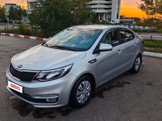 2016 Kia Rio III Рестайлинг, серебристый, 1200000 рублей, вид 1