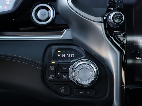 2026 Ram 1500 Crew Cab V Рестайлинг, красный, 12590000 рублей - вид 27