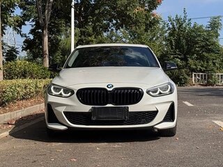 2023 BMW 1 серии 120i III (F52) Рестайлинг, белый, 1690010 рублей, вид 2