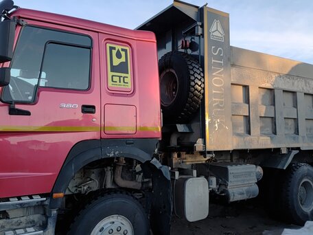 2022 Sinotruk Howo ZZ3327, красный, 3980500 рублей, вид 1