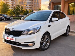 2017 Kia Rio III Рестайлинг, белый, 650000 рублей, вид 1