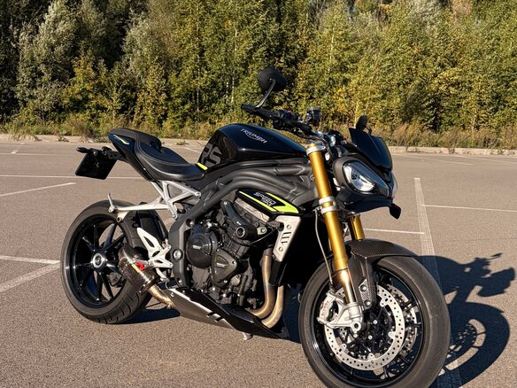 2021 Triumph Speed Triple, чёрный, 1200000 рублей