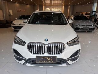 2022 BMW X1 18i sDrive III (U11/U12), серебристый, 2200000 рублей, вид 2