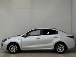 2020 Kia Rio IV, серый, 1599000 рублей, вид 2