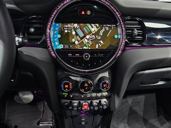 2022 Mini Hatch Cooper III (F55/F56) Рестайлинг 2, бежевый, 1870000 рублей - вид 10