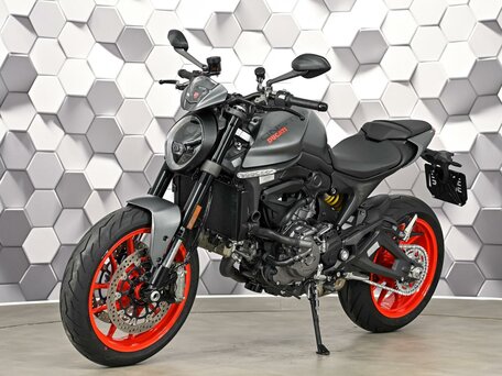 2024 Ducati Monster 937, серый, 1277000 рублей, вид 2